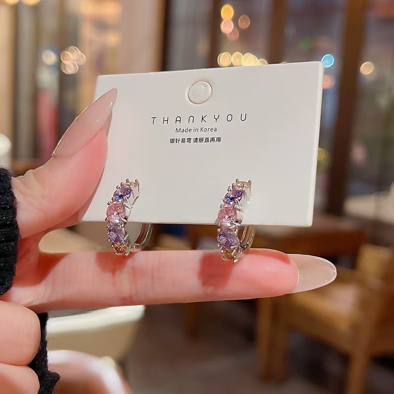 Estilo ins, circón de color de moda, botones de oreja de lujo ligeros, pendientes pequeños y exquisitos de alta gama, personalidad, pendientes de todo fósforo