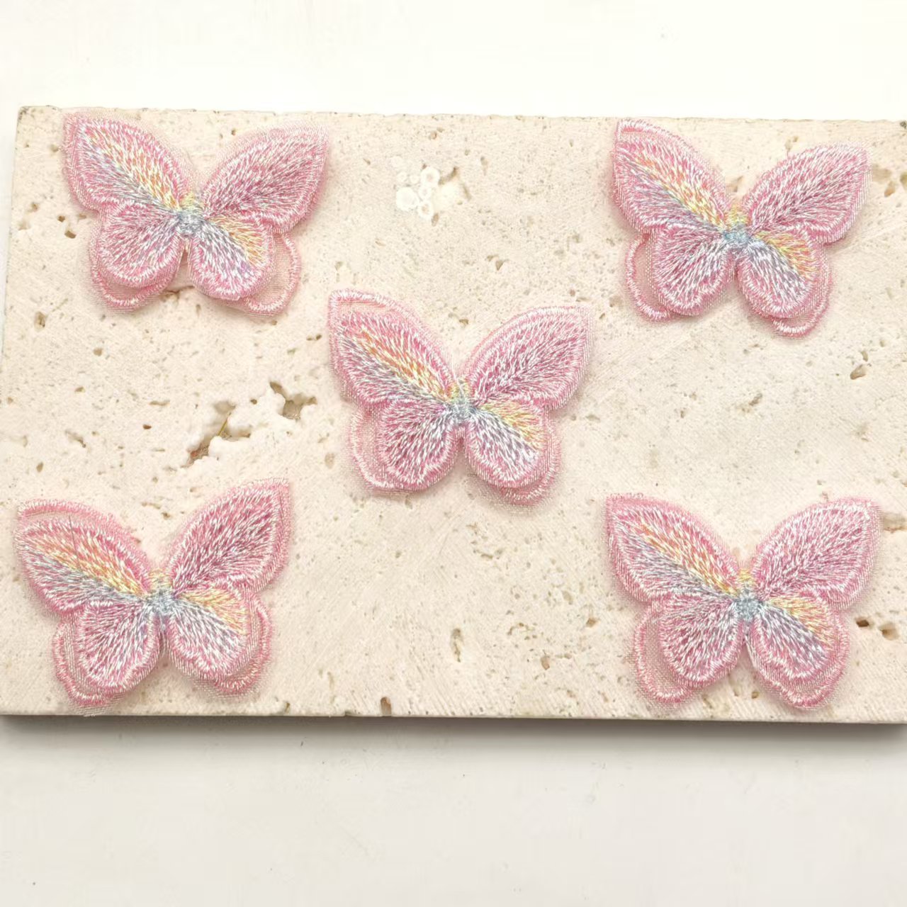 Ropa de tela de red de encaje bordado doble capa de tela de mariposa bordada pegatinas de color tocado accesorios pegatinas de tela