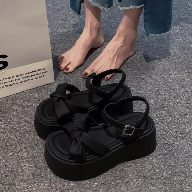 Sandalias de altura de arco para mujeres con suela gruesa hombre pequeño verano de 2026 nuevo estilo universal muffins mujeres romanas