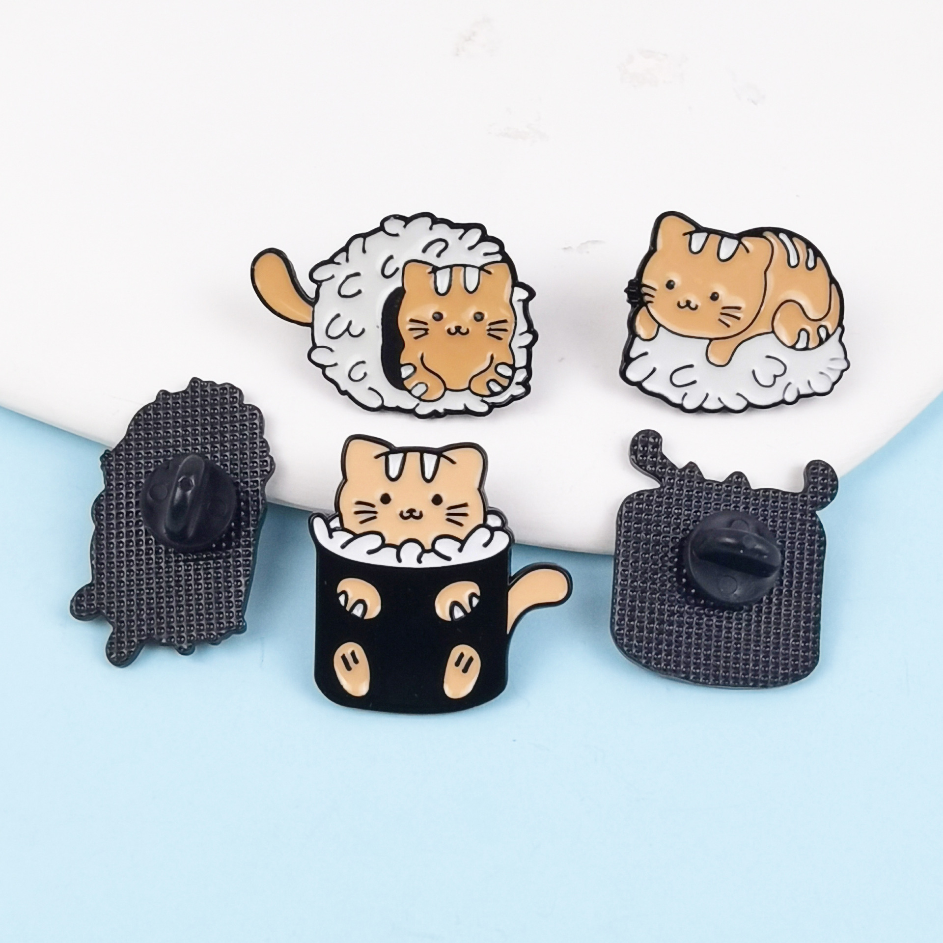 Broche de metal con forma de gato creativo Accesorios de insignia de gato de dibujos animados lindo