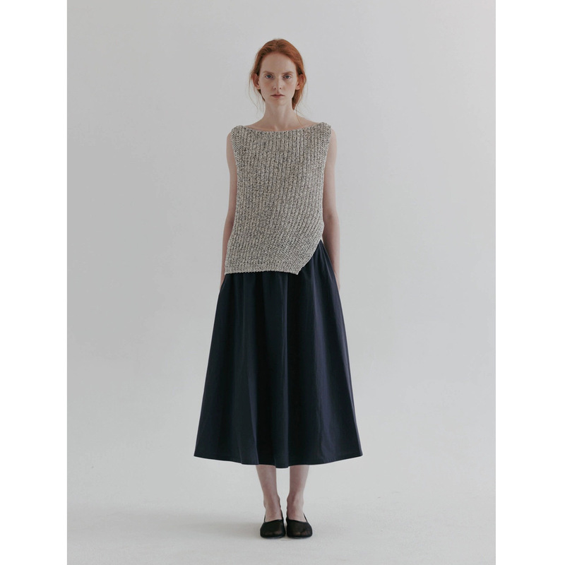 The New 2026 Summer Model from Korean Designer Mo*A Is a Boat-Neck, Side-Slit, Sleeveless Knit Vest