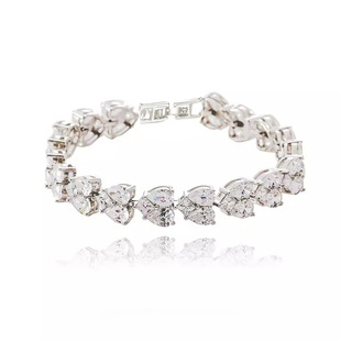 Brilliant Galaxy Heart-Shaped Imitation Moissanite Love Bracelet Women's Niche Design Casual Full Diamond Personalized Bracelet Hand Accessories