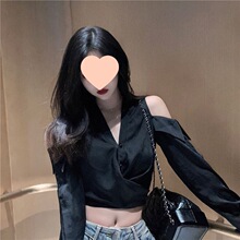 春夏上衣女新短款法式小众长袖衬衣性感露肩领设计感纯欲风衬衫