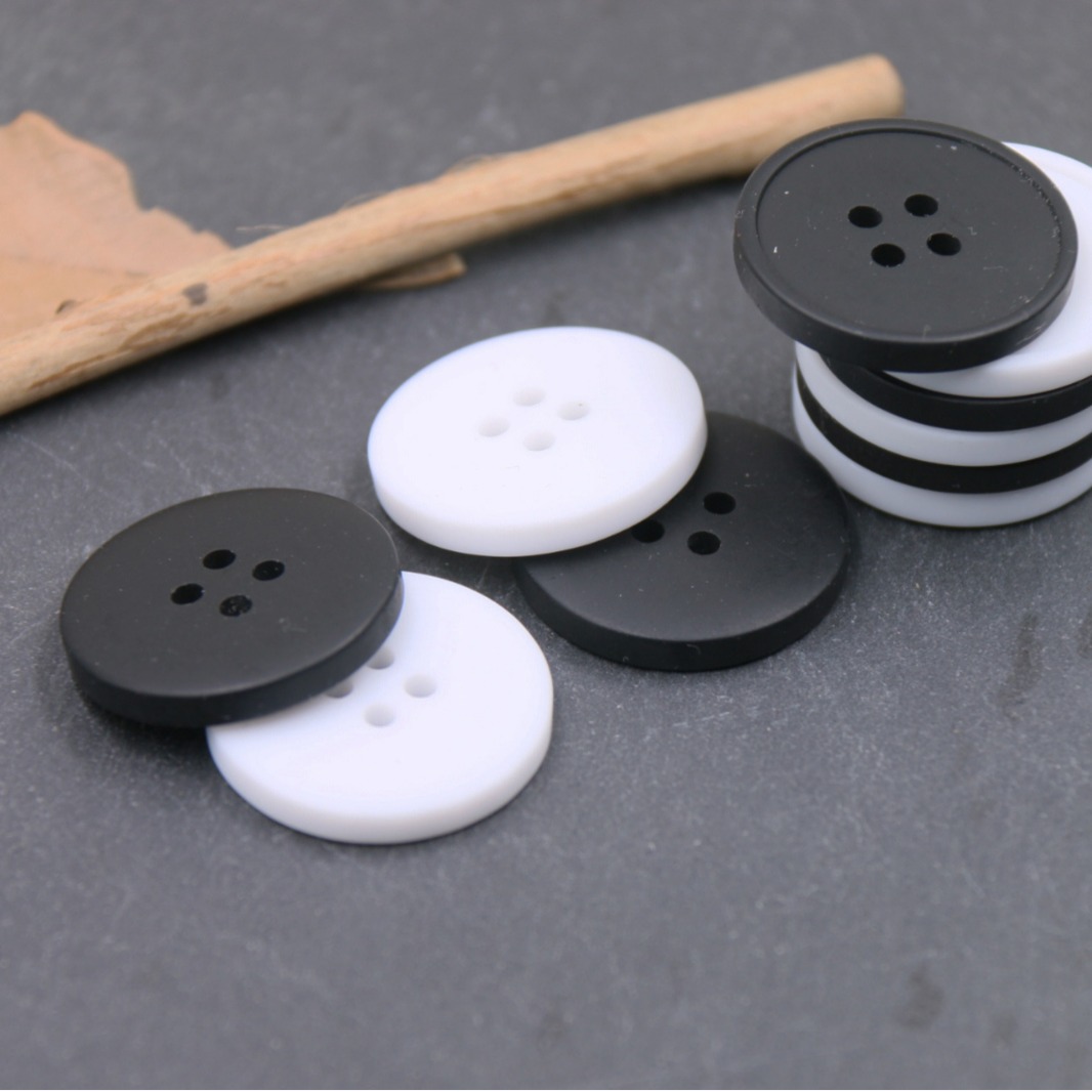 现货百搭哑光可染色小细边树脂四眼扣衬衫大衣风衣西装裤子手缝纽