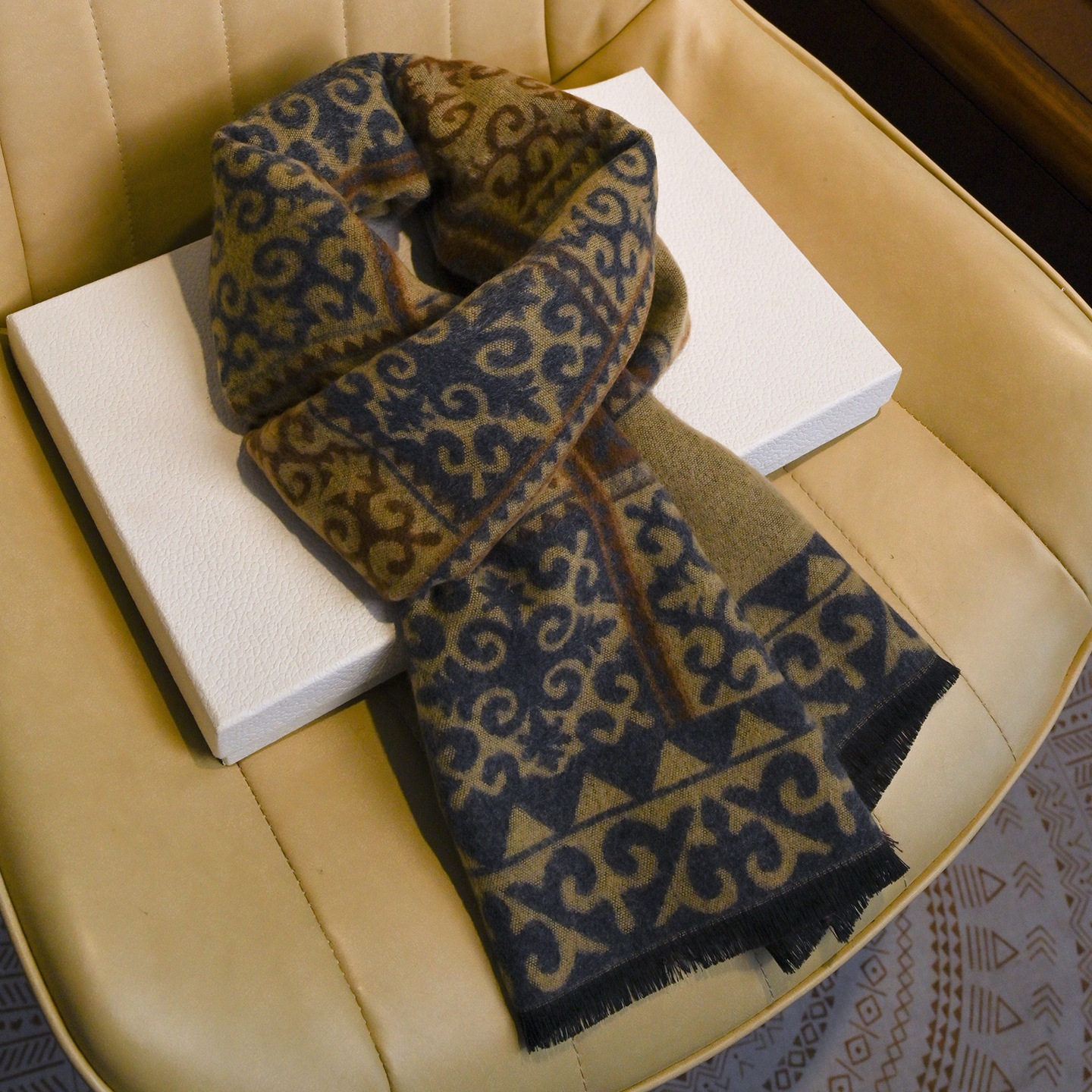 民族风围巾大衣复古格子围巾男款2025新款韩版年轻人围脖男士冬季