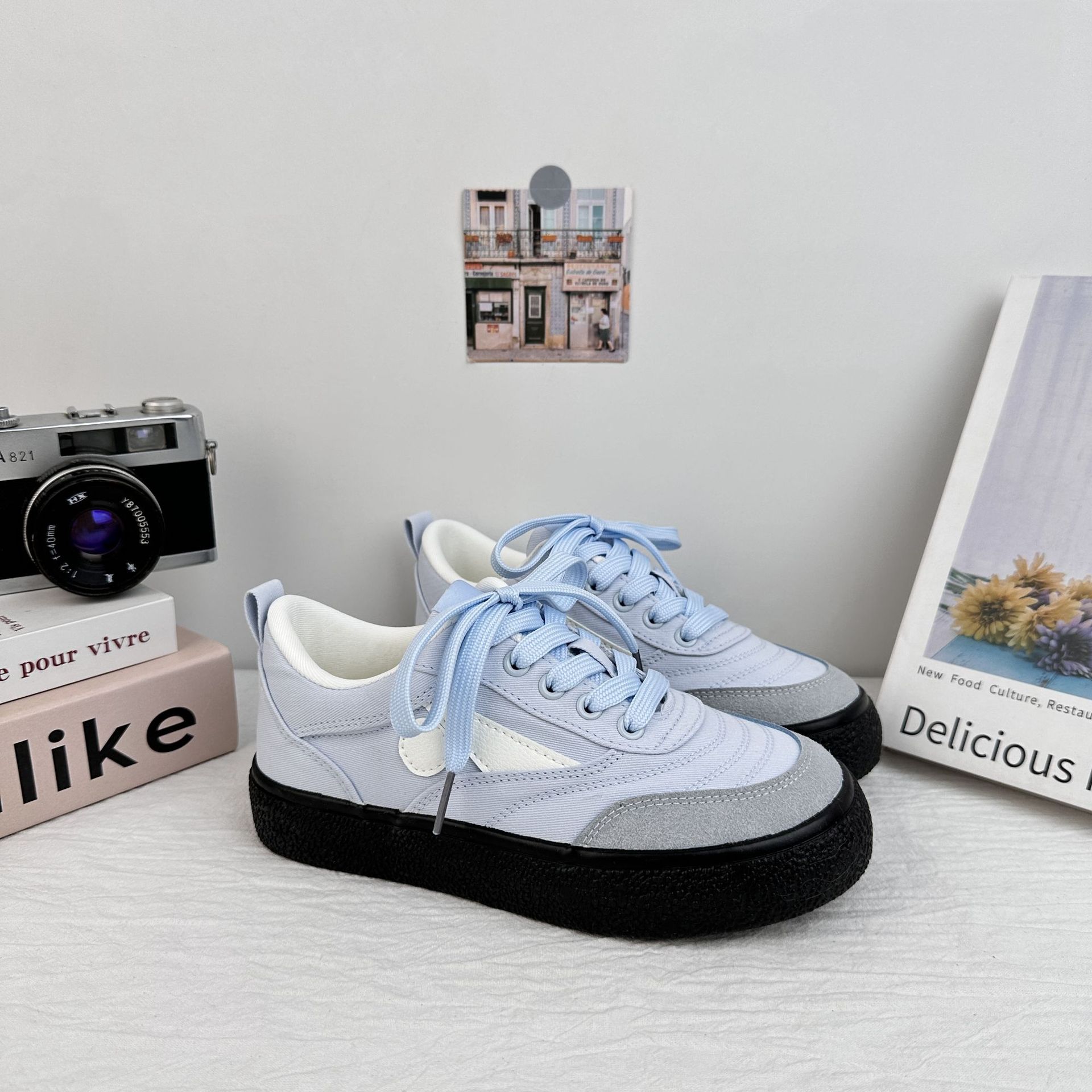 Zapatos de skate casuales de fondo grueso para mujeres 2025 nuevos estudiantes de verano zapatos blancos de nicho zapatos de lona