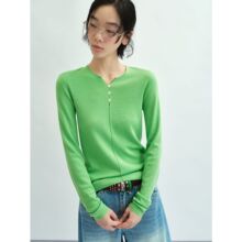 【识时黑标】新品纯色亲肤贴身羊毛开扣套头长袖针织衫上衣V60303