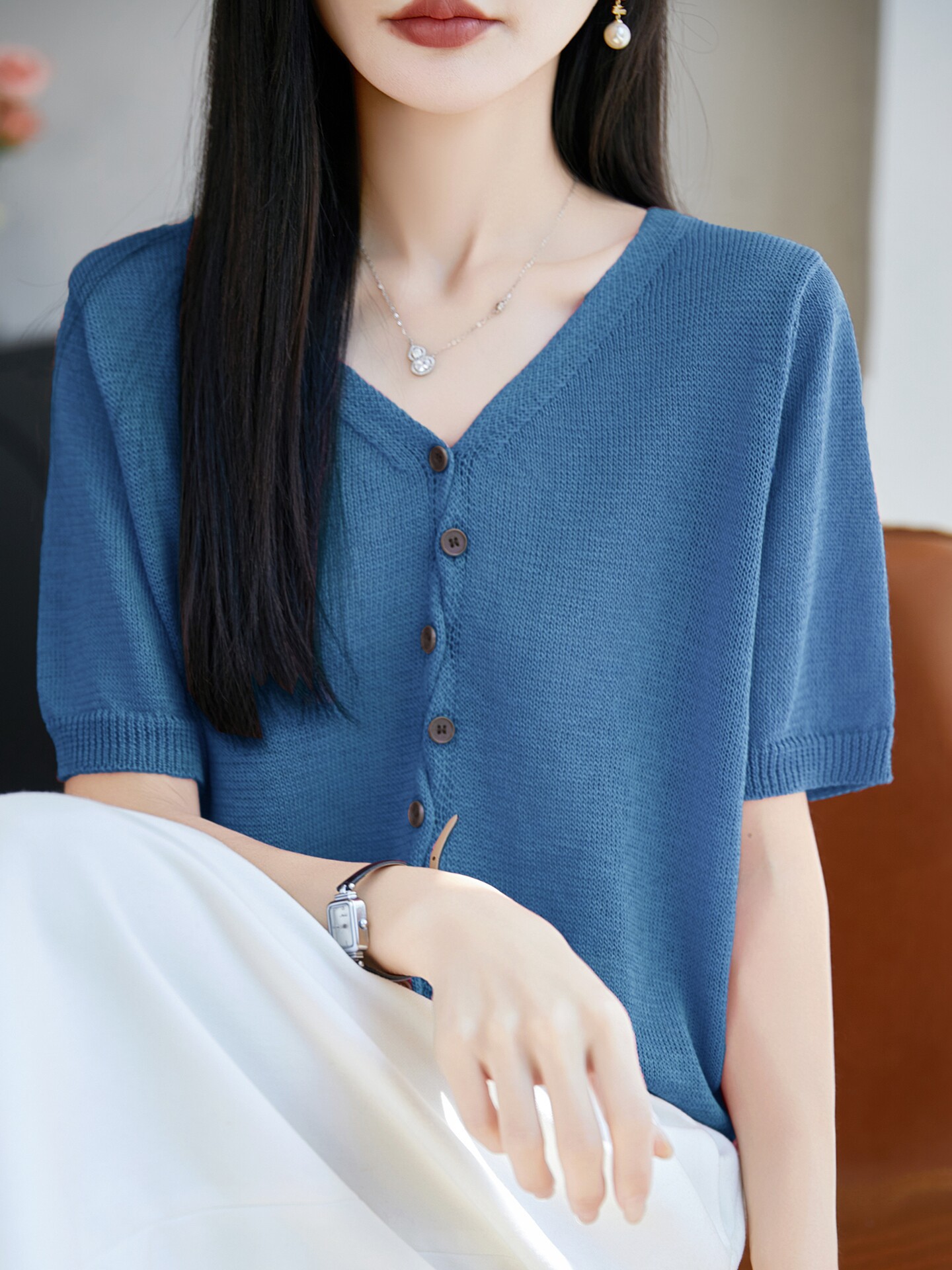 Áo thun nữ cổ V tay ngắn dệt kim phong cách Hàn Quốc, thiết kế đơn giản che khuyết điểm — Cam caramel