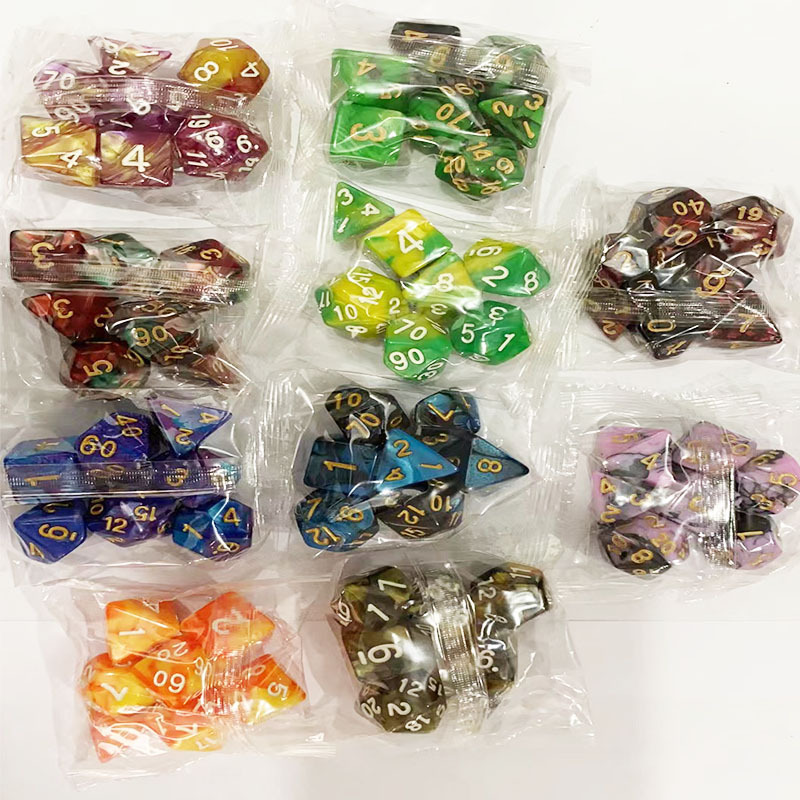 Multi-faceted set of two-color acrylic number dice, 7 dice in 1 set, solid color tabletop dice, starry sky pattern.