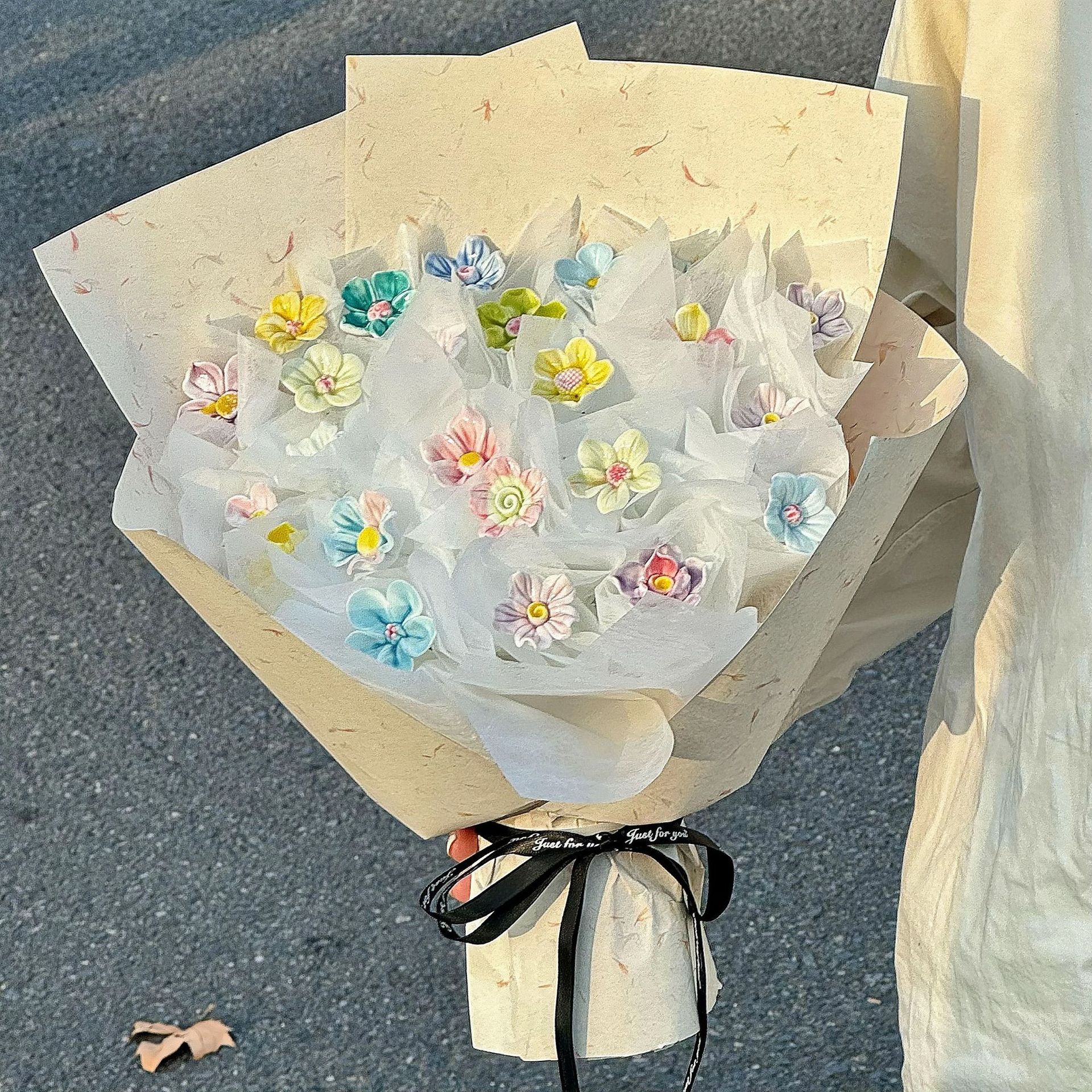 Jingdezhen Ceramic Flower Eternal Bouquet High-Temperature Porcelain Valentine's Day Gift Creative Hand-Held Flower Bouquet for Girlfriend