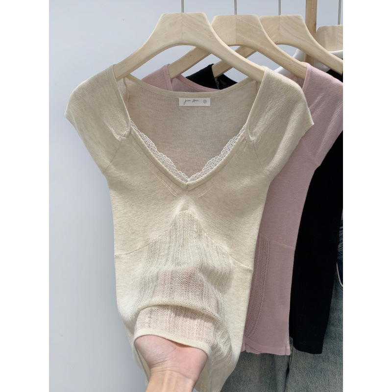 Korean-Style Sexy and Beautiful Lace-Trimmed V-Neck Sleeveless T-Shirt, Summer 2026 New Slim-Fit Slimming Tank Top for Women Korean-Style Sexy and Beautiful Lace-Trimmed V-Neck Sleeveless T-Shirt, Summer 2026 New Slim-Fit Slimming Tank Top for Women