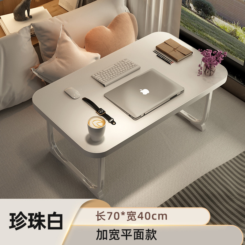 ベッドの上の机は折りたたみます。|undefined