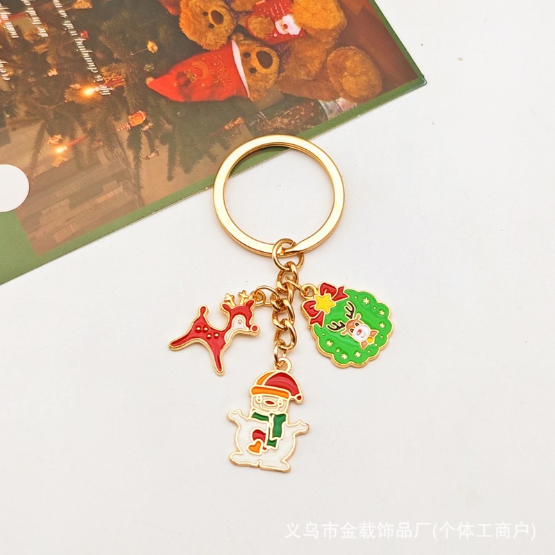 クリスマスのキーチェーンのクリスマスツリーは精巧なサンタクロースのヘラジカのプレゼントの箱の鈴のアクセサリーの包みのペンダントを飾ります。|undefined