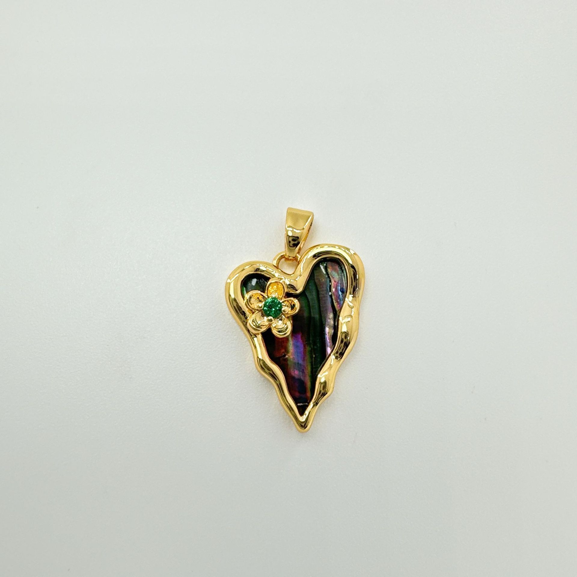 7g Weight Pendant Jewelry Making Type 21mm Jewelry Making Size Shell, Zircon Inlay Material DIY Jewelry Accessories Classification 1 Piece Quantity Copper Material Heart Shape, Flower Pattern Inlay Design Simple Style, IG Style Style 1 Piece 21mm Copper Shell Zircon Heart Shape Flower Pendant 7