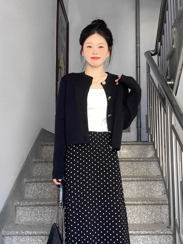 法式小香风金扣黑色针织开衫女2025秋季新款短款圆领毛衣外套上衣|undefined