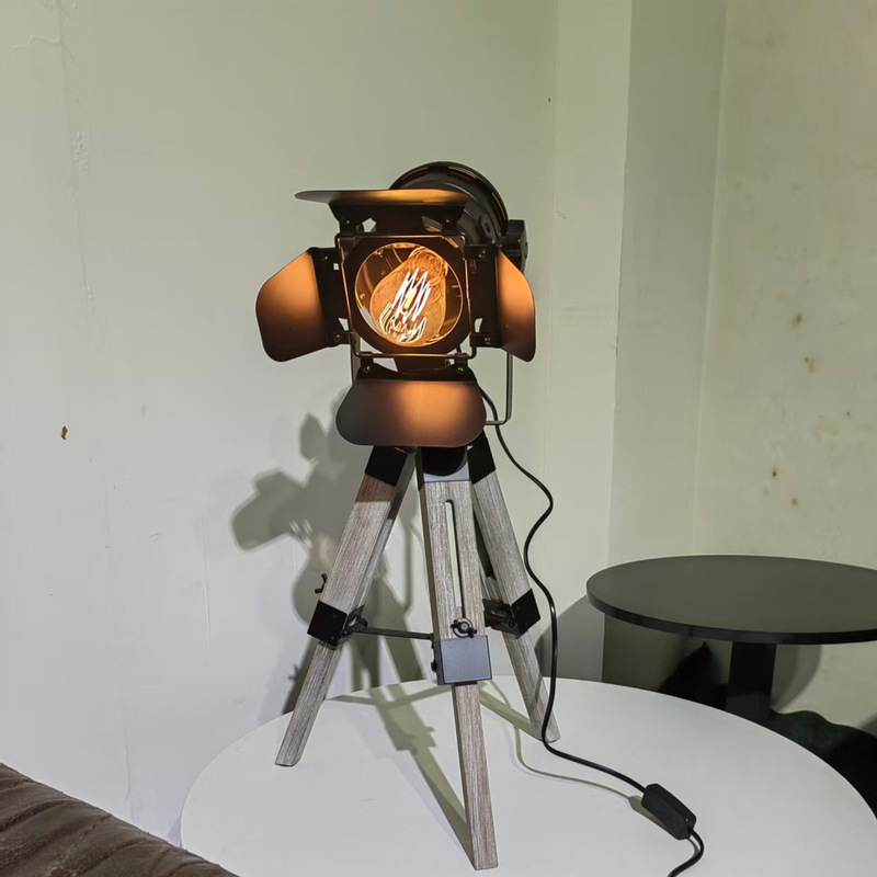 Four-Leaf L-Shaped Hinge American Retro Distressed Solid Wood Lamp Stand Nostalgic Home Style Vintage Essential Lamp for Enthusiasts