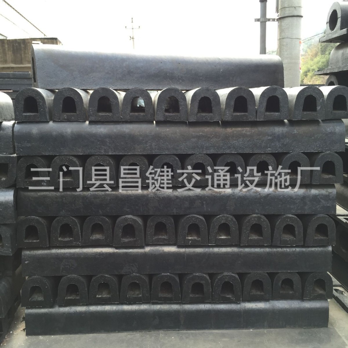 D200*1000L护舷半圆形D型橡胶护舷码头防撞条卸货平台防撞设施