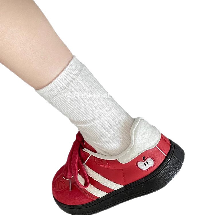 Hermosos zapatos blancos para niñas, zapatos casuales para estudiantes, verano y otoño de 2025 zapatos de entrenamiento de nicho cómodos para mujeres