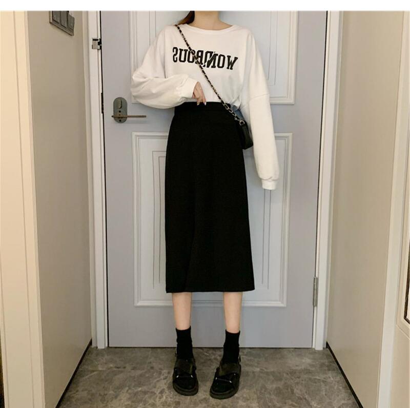 2025 Autumn French Hepburn-Style Black A-Line Skirt with High Waist, Slimming Effect, Drapey Feel, Side Slit, Mid-Length Skirt 2025 Autumn French Hepburn-Style Black A-Line Skirt with High Waist, Slimming Effect, Drapey Feel, Side Slit, Mid-Length Skirt