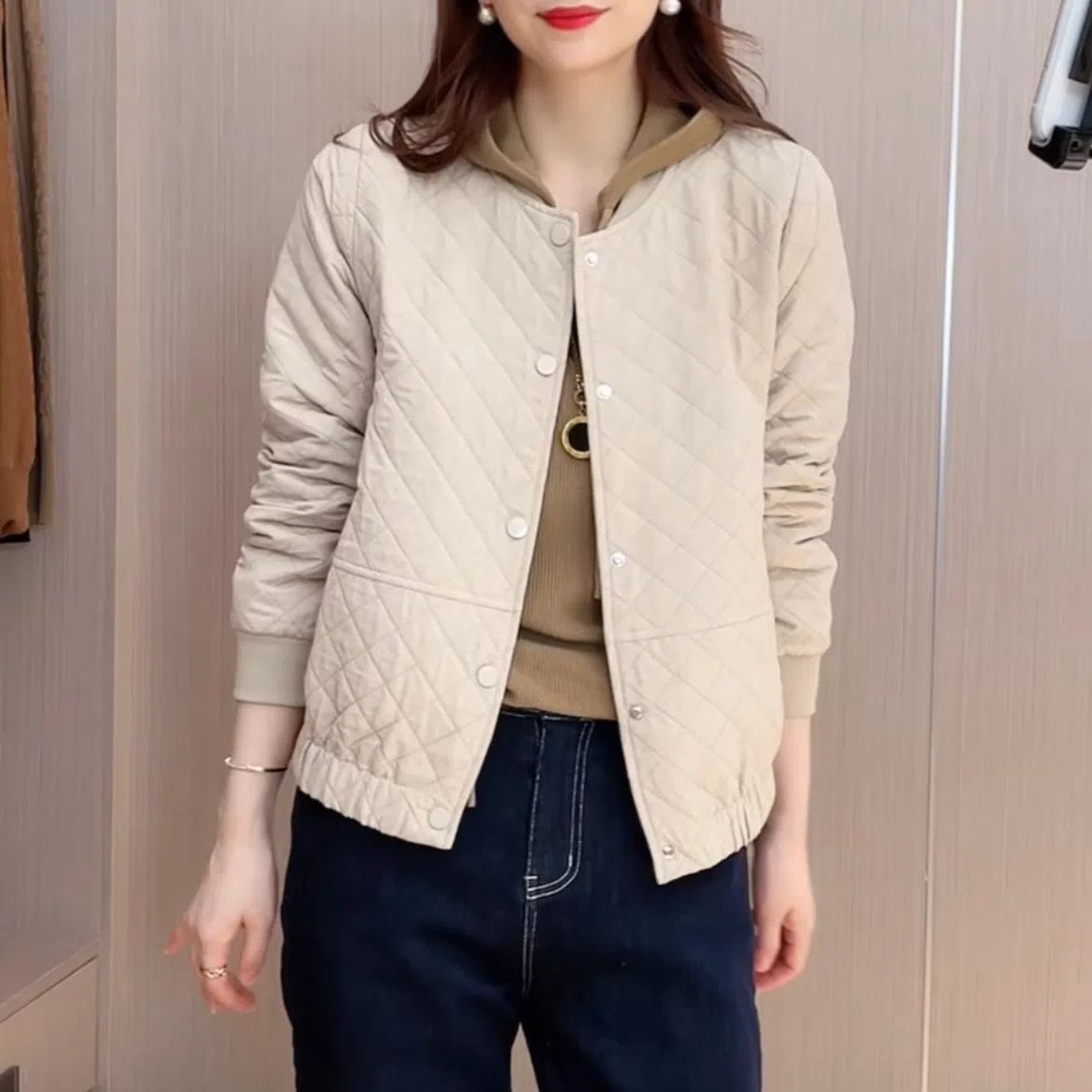 Chaqueta acolchada de algodón para mujer engrosada 2023 invierno nuevo estilo chaqueta acolchada de plumón traje de béisbol coreano chaqueta acolchada de gran tamaño de moda ligera