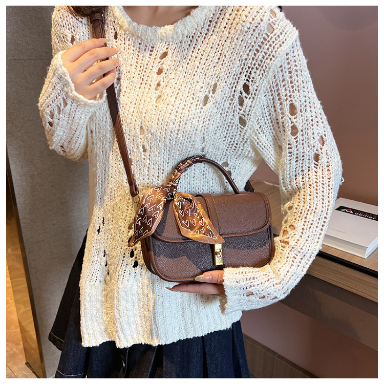 2023 Herbst und Winter neuer Stil, leichter Luxus, vielseitig, High-End-Retro-Umhängetasche für Damen, kleine quadratische Handtasche_voghion.com