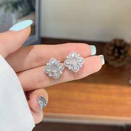 法式精致气质百搭微镶锆石镂空四叶草耳钉复古时尚轻奢高级感耳饰