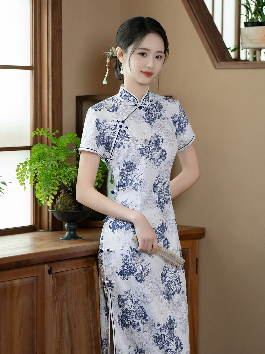 Retro elegant blue and white summer long cheongsam