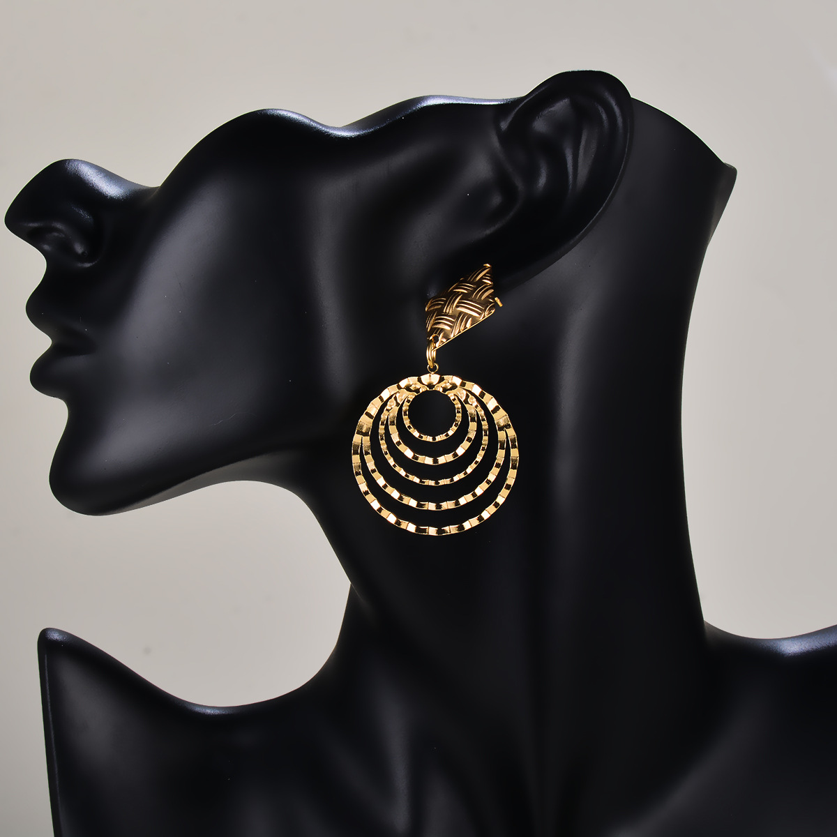 1 Pair Retro Round Plating Stainless Steel Drop Earrings display picture 6