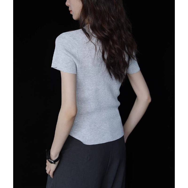 Áo thun nữ cổ chữ V tay ngắn phong cách vintage — màu xám đậm, màu xám nhạt chi tiết 6