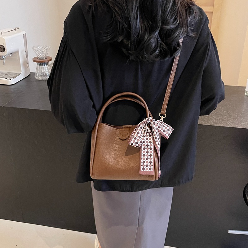 Bolso de Mano para Mujer, Estilo 2025, de Alta Gama, Simple, Moderno, Bolso de Hombro Coreano, Versátil y Popular, Tipo Cubo