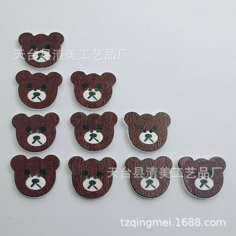 Botón de dibujos animados de madera de fondo blanco de bricolaje, botón de madera de cabeza de oso lindo pintado de fondo blanco 50 piezas por paquete