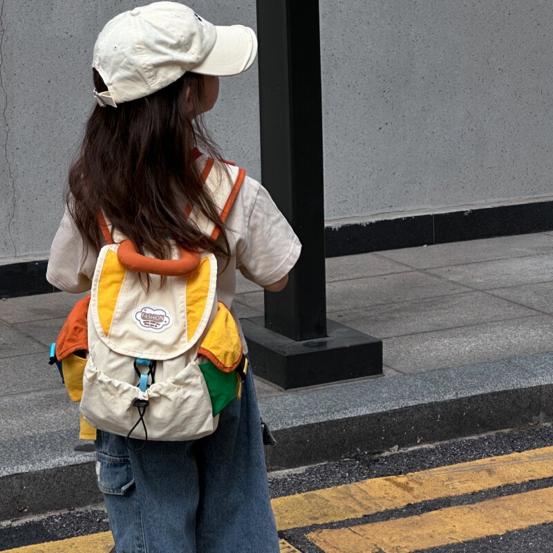 幼儿园小学生儿童书包2026新款时尚撞色男女孩外出游轻便研学背包