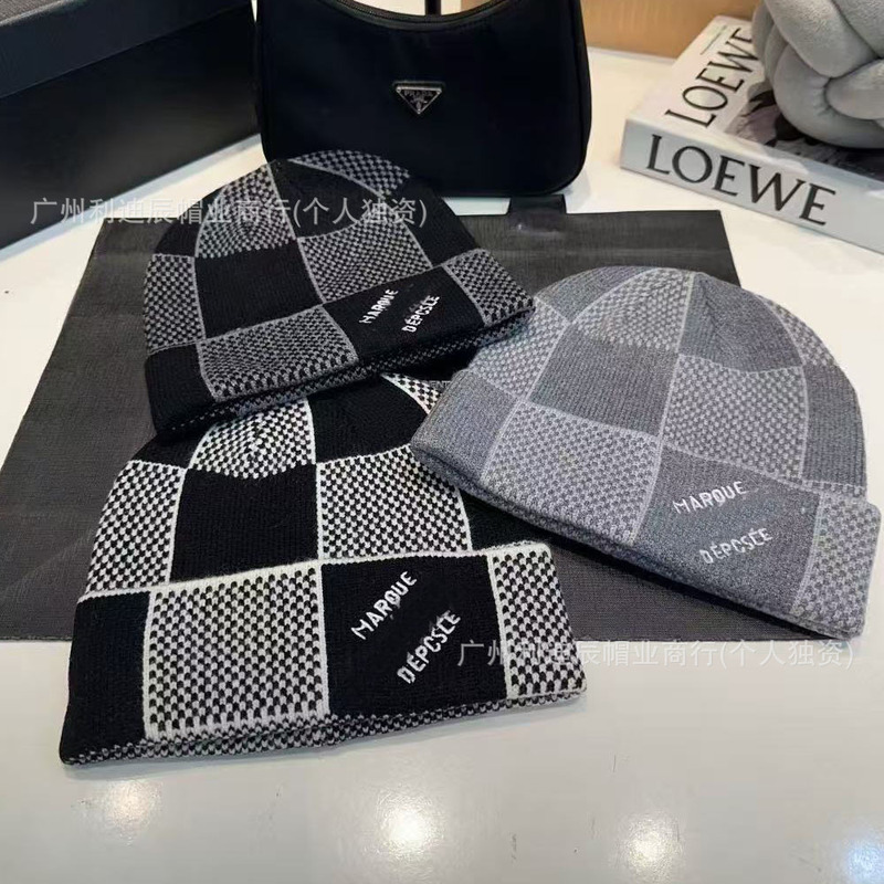 Cross-Border Autumn and Winter Warm Hats for Men and Women, Outdoor Cold-Proof Knitted Hats, Cold Hats, Plaid Curled Letter Woolen Hats in Stock
