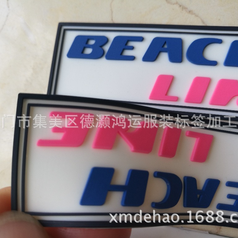 厂家服装纺织辅料批发PVC滴塑标签胶章橡胶商标PVC软胶标