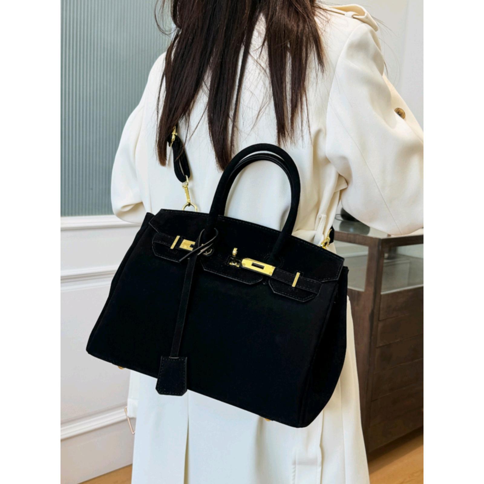 유럽과 미국의 가벼운 럭셔리 레트로 휴대용 플래티넘 가방 여성의 가을과 겨울 새로운 유행 대용량 작업 통근 어깨 크로스 바디 백