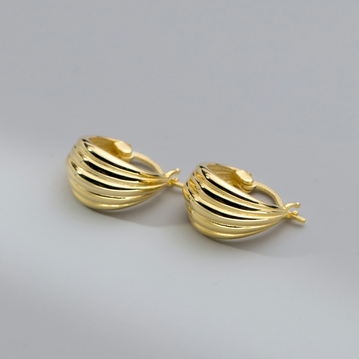 Eloch S925 plata esterlina brillante línea multicapa simple retró estilo de conchas de aretes de aretes M04140