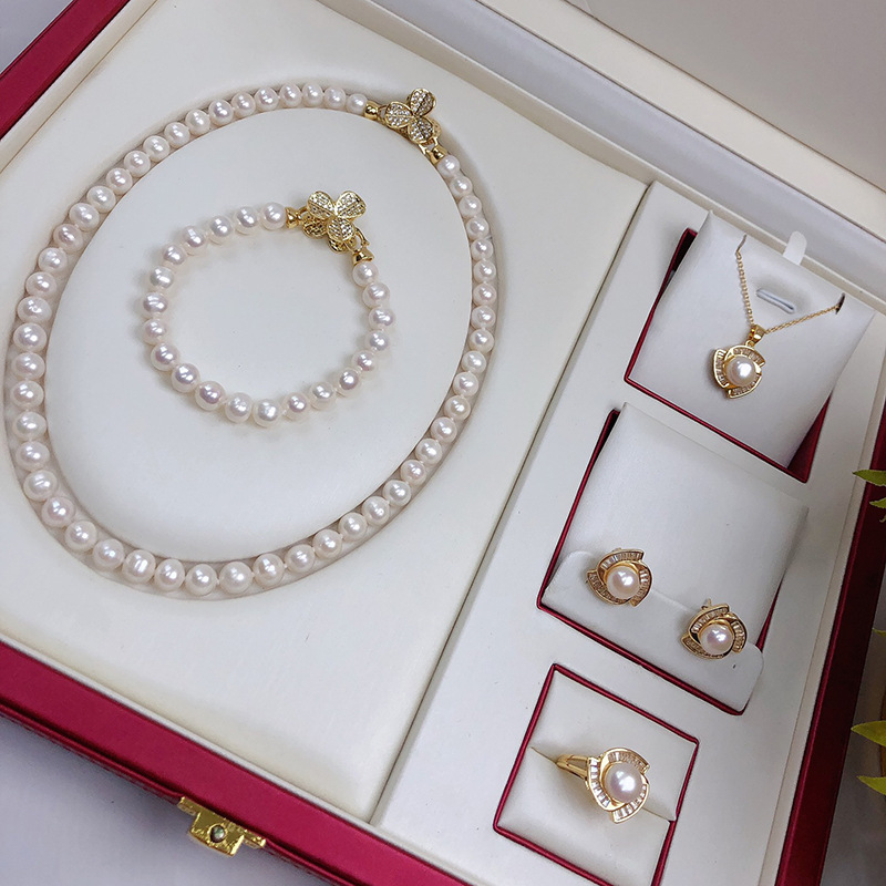 Necklace from pearl