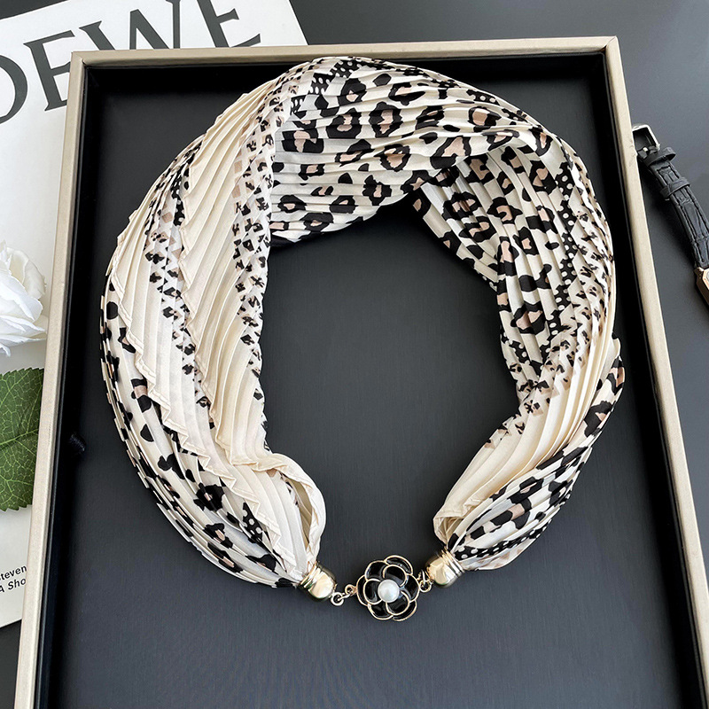 Nuevo collar de bufanda de hebilla magnética versátil elegante bufanda plisada de alto grado correa de muñeca perezosa bufanda banda de pelo