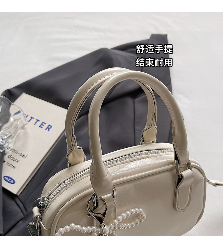 A fashionable Korean-style small square bag for women in the summer of 2025, featuring a simple and retro single-shoulder, crossbody and hand-held pillow bag undefined