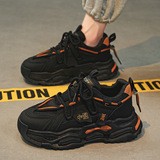 Zapatos de hombre de éxito en línea 2025 nuevos zapatos deportivos juveniles de otoño para correr casuales aumentados con suela gruesa zapatos de moda