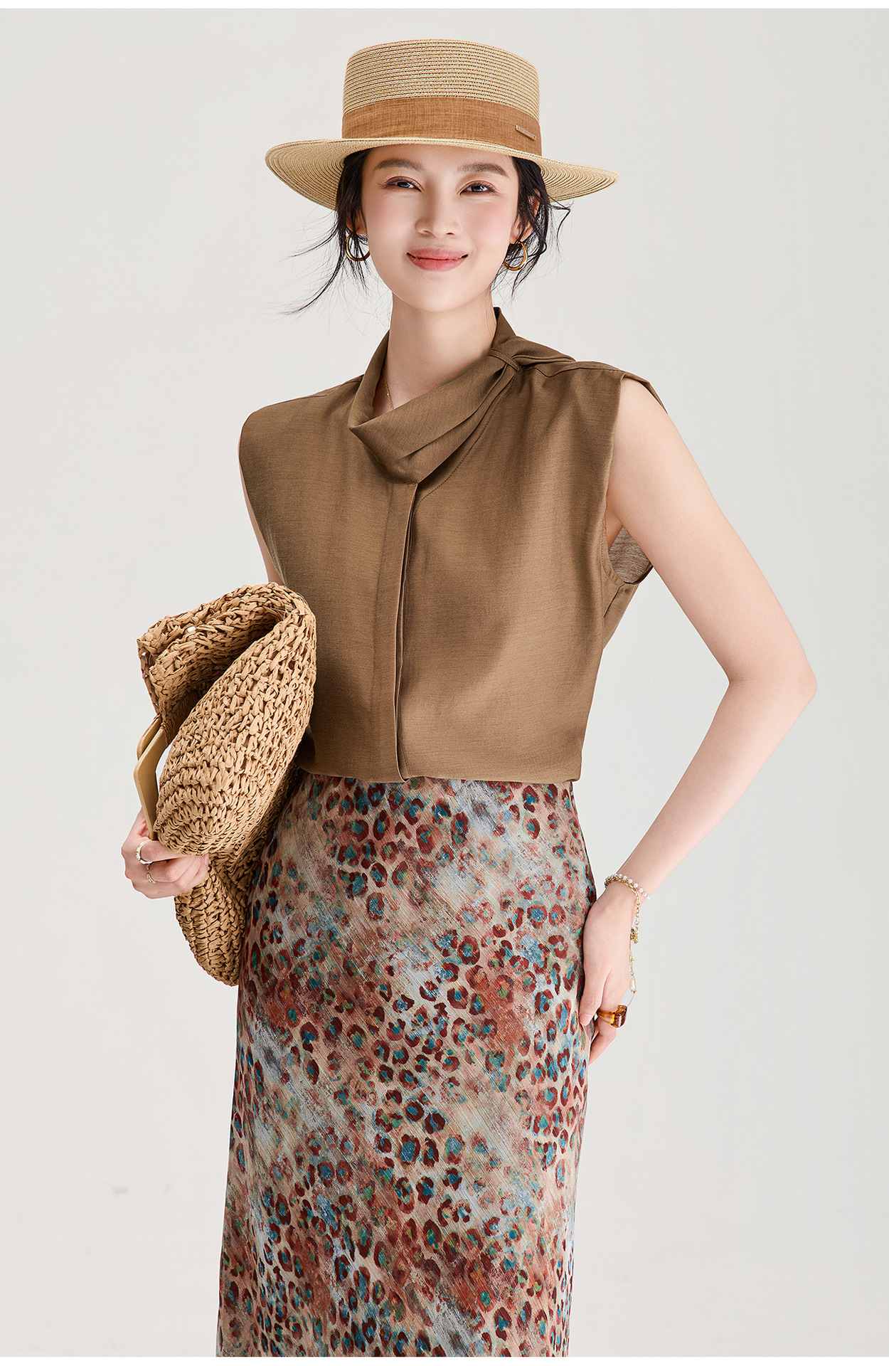 Áo thun nữ không đối xứng tay lỡ cổ trễ vai phong cách thiết kế — màu trắng chi tiết 2