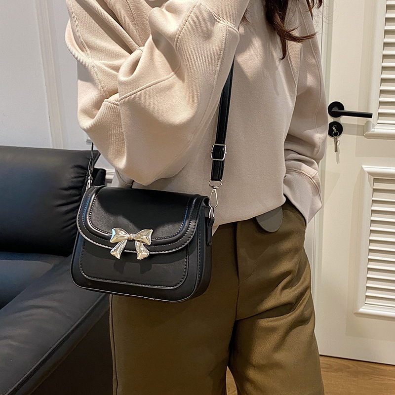 Bolsos de nuevo estilo para mujer 2024 moda caliente tendencia bolso de mensajero verano salvaje ins bolso cuadrado pequeño de un solo hombro para mujer