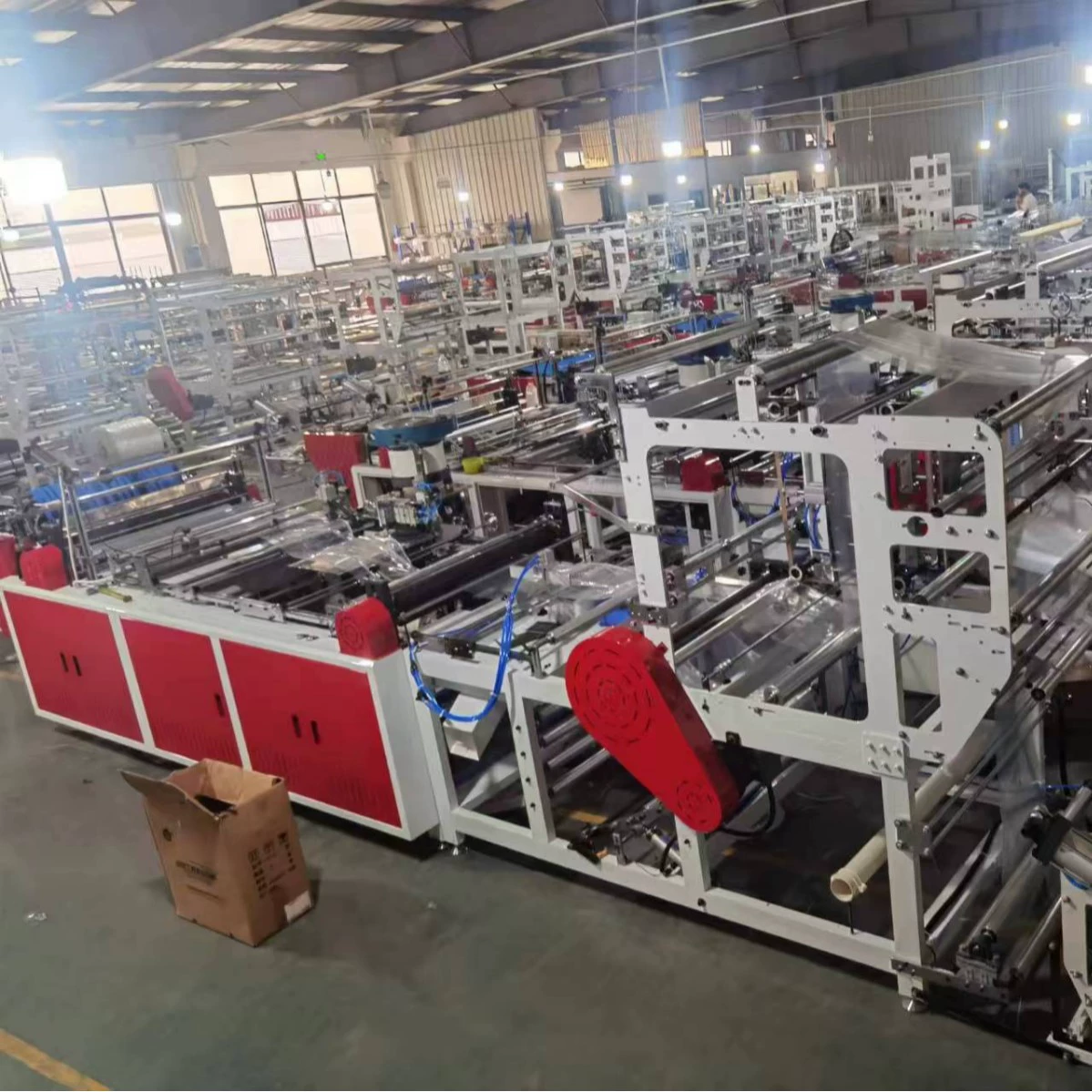 Производство мешков на молнии машина для изготовления мешков автоматическая плавильная окантовка