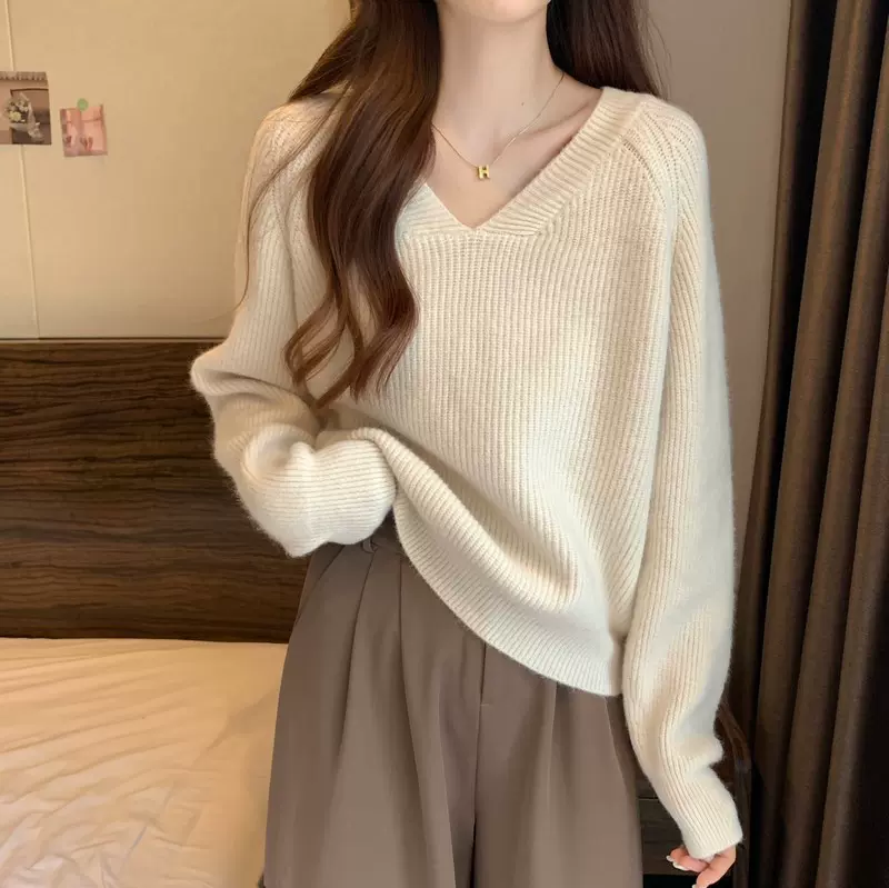 少女温柔风软糯针织毛衣秋冬宽松慵懒V领高级感纯色百搭外穿上衣