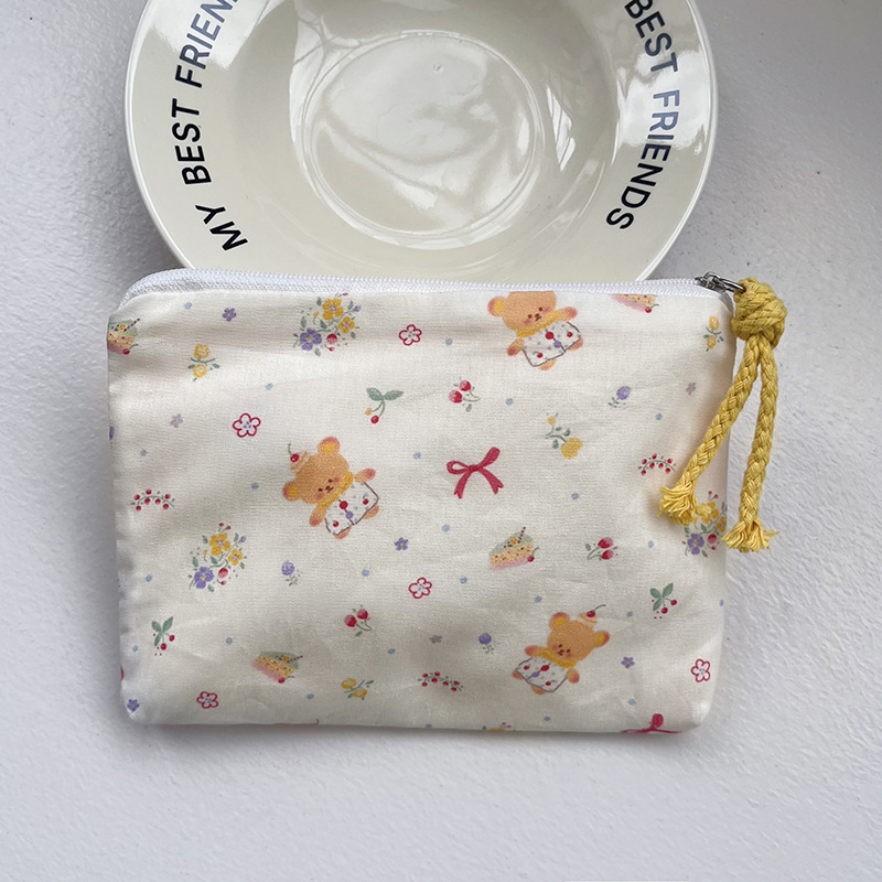 花间小熊