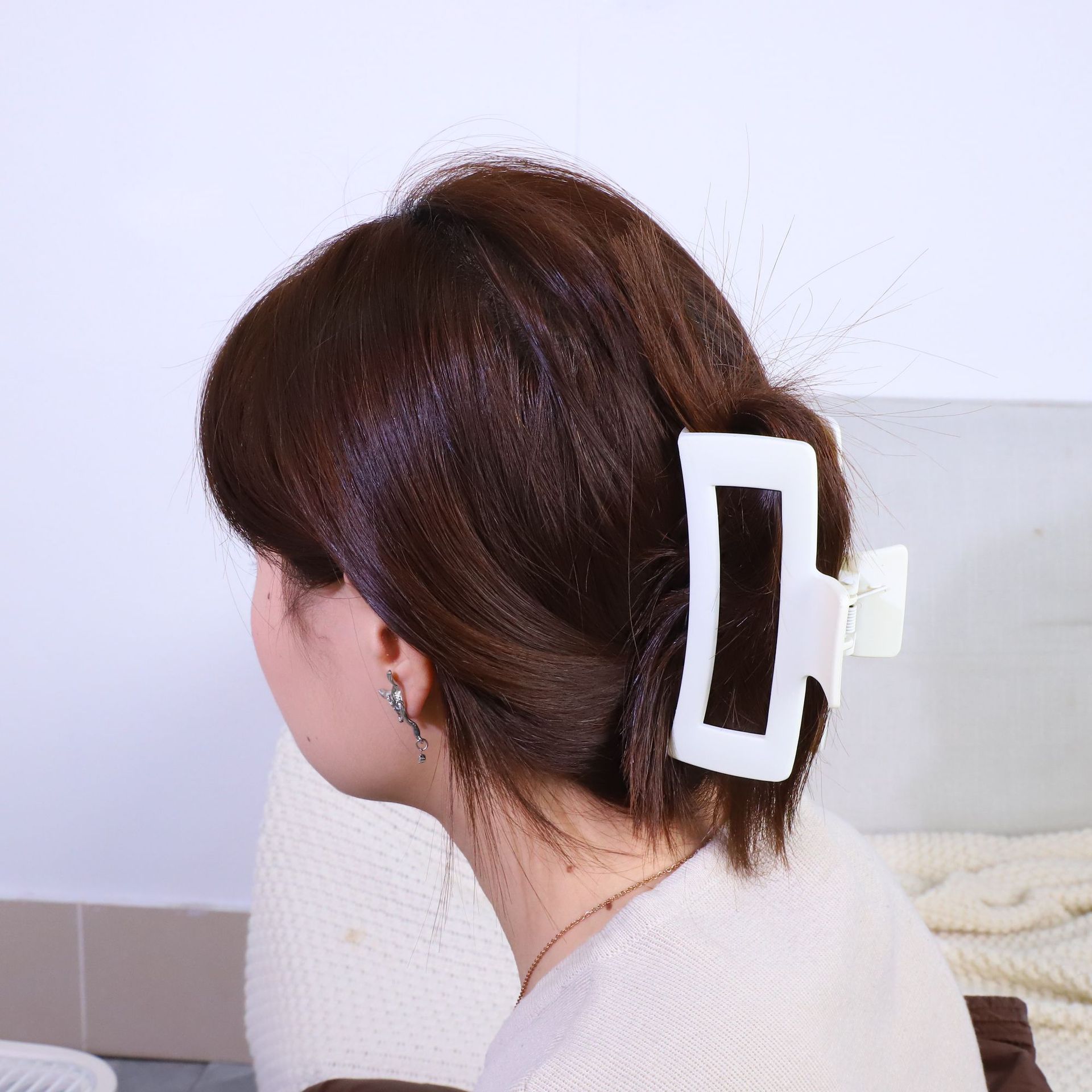 ヘアピン女2025年新型超大型クリップ後頭部サメクリップの髪量が多い四角いヘアピンの頭飾り