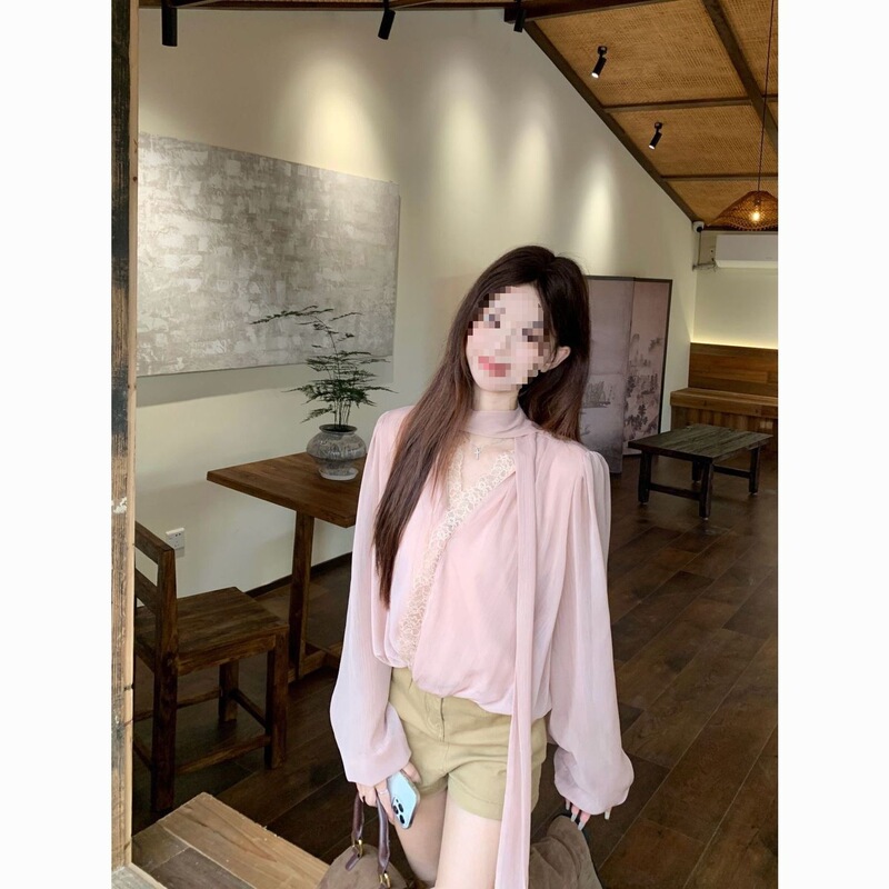 2025 New Autum Style French Style Design Flutter Collar Stitching Lace Edge Loose Elegant Chiffon Shirt Top for Women