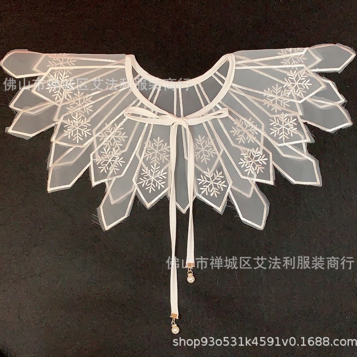 偽の襟の子供の震え音の同項の明製の漢服の超仙の雲の肩のレースの百合の神器の透かし彫りの襟のレースのマント