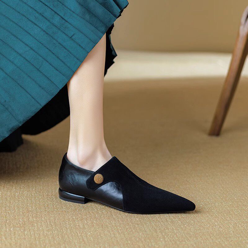 Your eyes are so beautiful. Flat, deep-cut women's shoes with low heels and pointed toes, featuring a stylish design