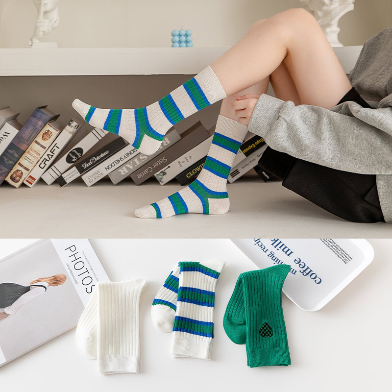 Women's autumn new mid-calf socks all-matching ins trendy green socks Internet celebrity cute Japanese striped boneless socks